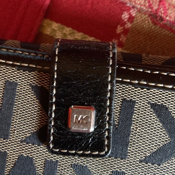 Vintage Michael Kors wallet four pocket  buckle snap - Picture 15 of 15